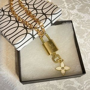 ✅LOUIS VUITTON ✅ Authentic Lock & Key on chain